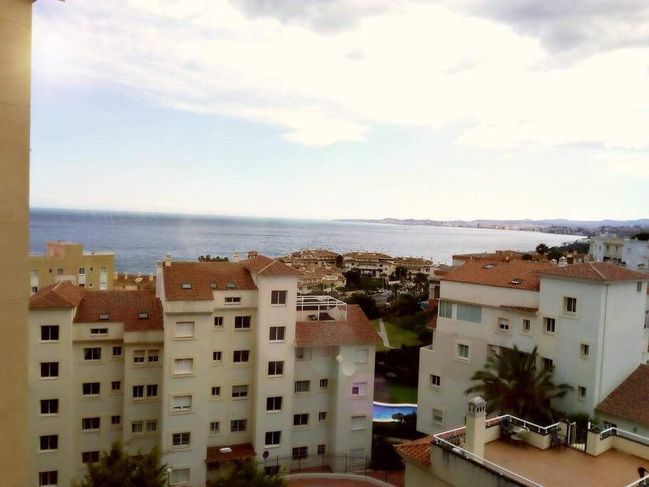 Room With Sea And Mountain Views Habitacion En Piso Compartido Para 1 O 2 Personas 贝纳尔马德纳 外观 照片